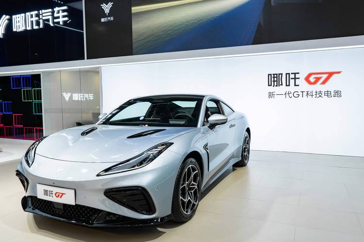 东莞312哪吒汽车在智能汽车领域的表现，领途汽车在新能源汽车市场中的影响力